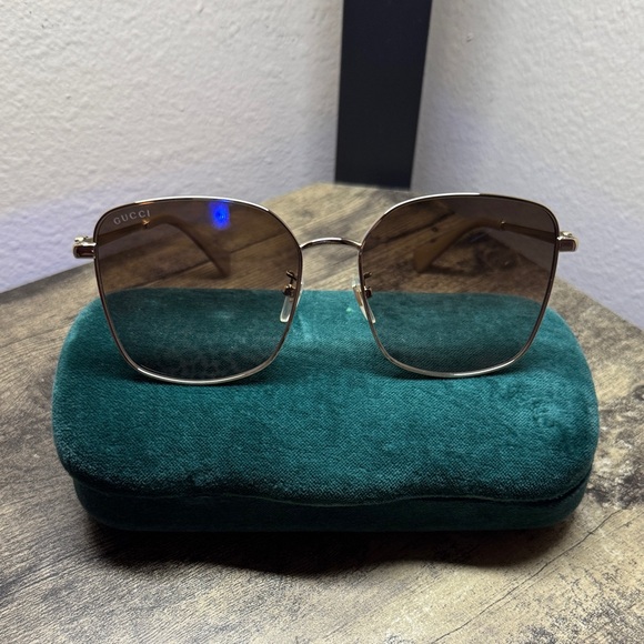 Gucci Women's Gold Frame Sunglasses - Picture 1 of 17